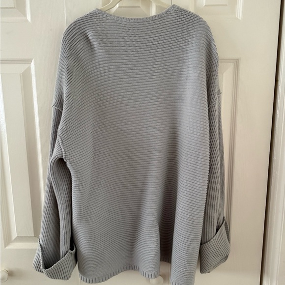 Free People Women's V-Neck Light Gray Sweater - Picture 2 of 3